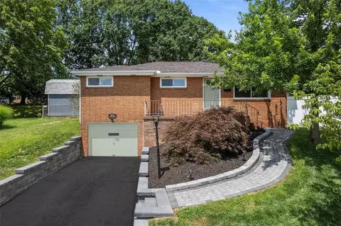 1011 Marcia Dr, North Huntingdon, PA 15642