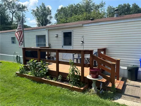 210 Sunnyhill Dr, Valencia, PA 16059