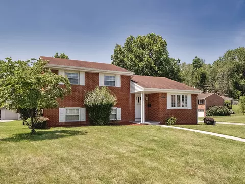 7973 Remington Dr, Pittsburgh, PA 15237