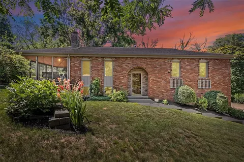 105 Fulton Dr, Venetia, PA 15367