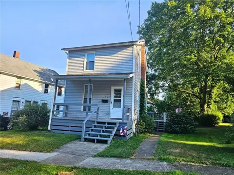 476 E Venango St, Mercer, PA 16137