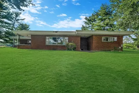 827 Iron City Hill Rd, Belle Vernon, PA 15012
