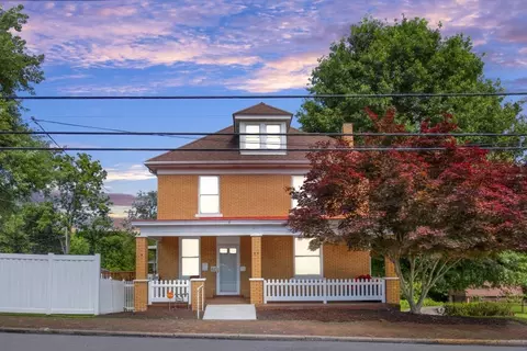 62 1st St, Irwin, PA 15642