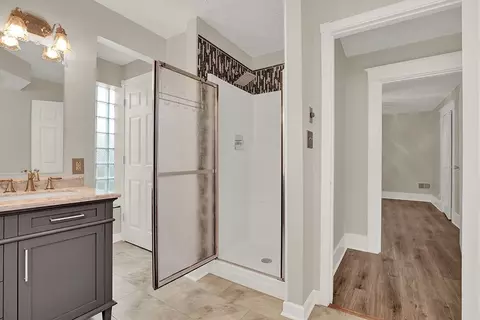 Bath - 62 1st St, Irwin, PA 15642 photo 3 of 4