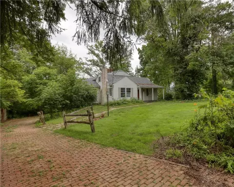 175 Oakville Rd, Beaver Falls, PA 15010