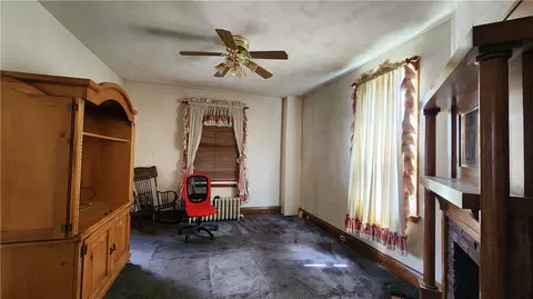 Living - 331 Walnut St, Vandergrift, PA 15690 photo 1 of 2