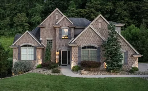 4020 Castor Ln, Finleyville, PA 15332