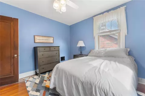 Bedroom - 412 Mapleton Ave, Pittsburgh, PA 15228 photo 5 of 10