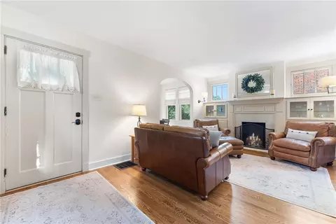 Entry Way - 412 Mapleton Ave, Pittsburgh, PA 15228 photo 1 of 2