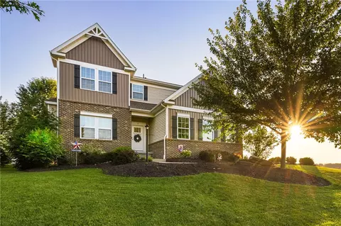 2 Trotter Ln, Clinton, PA 15026