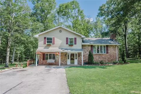 916 Stratford Rd, Ligonier, PA 15658