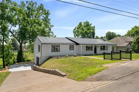 122 Allan Dr, Beaver, PA 15009