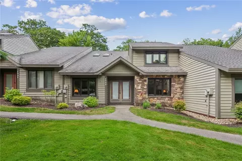 1942 S Ridge Way, Hidden Valley, PA 15502