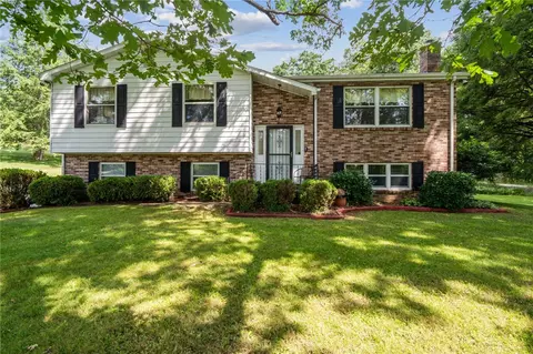 497 Freeman Falls Rd, Acme, PA 15610