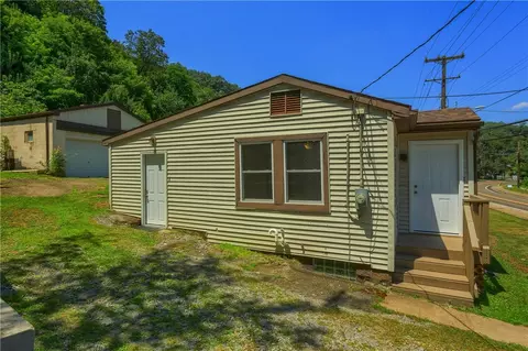 51 Mcgovern Blvd, Crescent, PA 15046