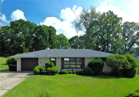 5021 Bateman Ln, Jeannette, PA 15644