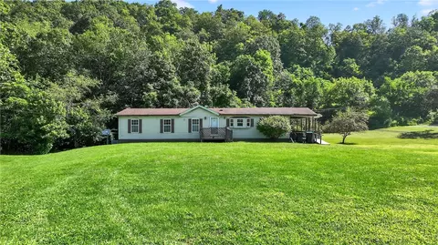 120 Blythe Rd, Morgan, PA 15064