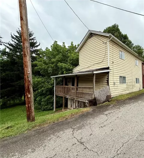 527 Sugar Ln, Clarksville, PA 15322