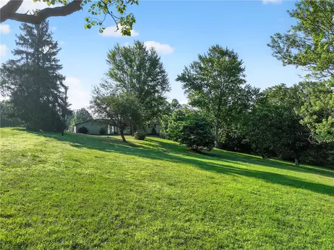 338 Tulip Dr, New Brighton, PA 15066
