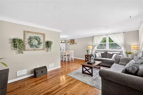 233 Carpenter Ln, Irwin, PA 15642 photo 3