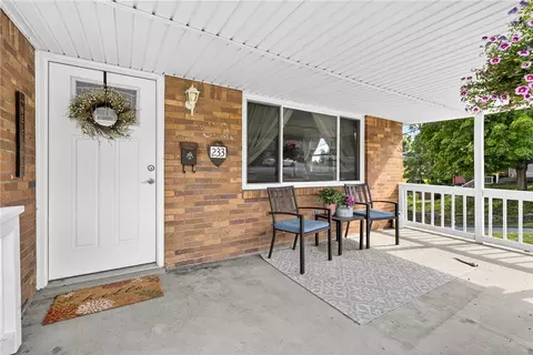 233 Carpenter Ln, Irwin, PA 15642 photo 2