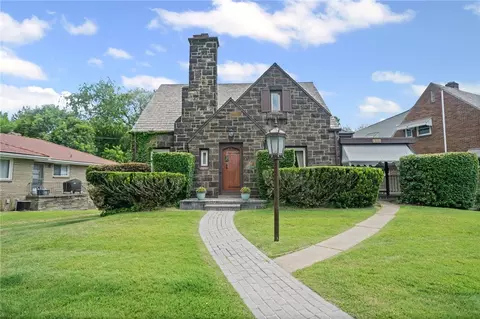 28 York Dr, Pittsburgh, PA 15214