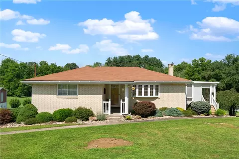 146 Larkspur Cir, Mount Pleasant, PA 15666