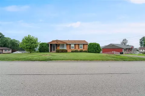 440 Fairwood Dr, Irwin, PA 15642