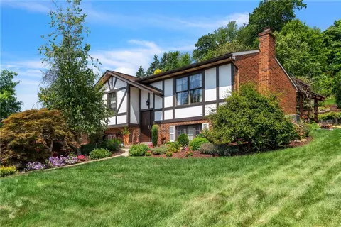 646 Ray Dr, Carnegie, PA 15106