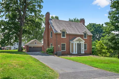 1130 Woodlawn Ave, Bethel Park, PA 15102