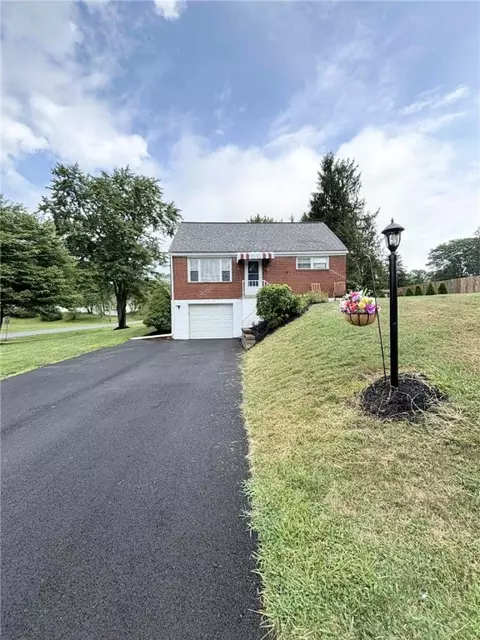 203 Holyoke Rd, Butler, PA 16001