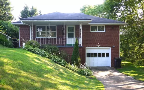 722 Golf Course Rd, Aliquippa, PA 15001