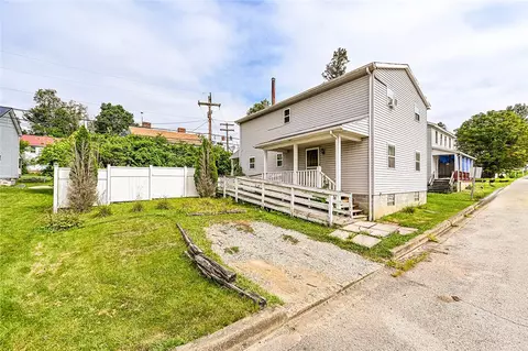 327 Klondike Ave, Latrobe, PA 15650