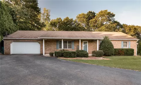 133 La Ray Dr, Butler, PA 16001