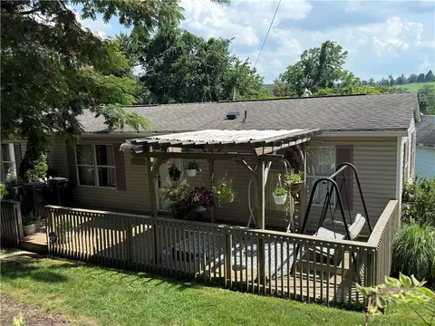 1105 4th St, Fayette City, PA 15438