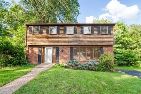 2907 Autumnwood Dr, Glenshaw, PA 15116