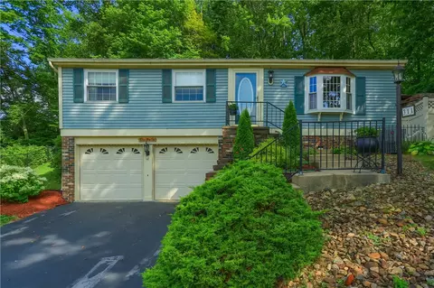 311 Moray Dr, Moon, PA 15108
