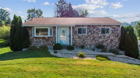 16 Dolly Ave, Jeannette, PA 15644