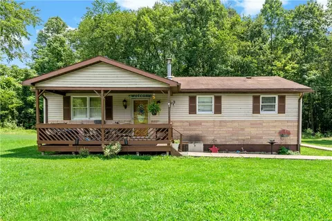 121 Morgan Rd, Grindstone, PA 15442