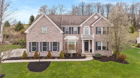 137 Sweetwater Dr, Sewickley, PA 15143