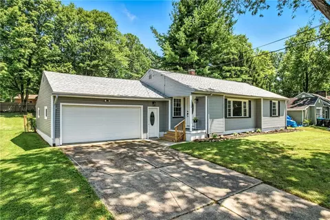 1119 Carroll Ln, Hermitage, PA 16148