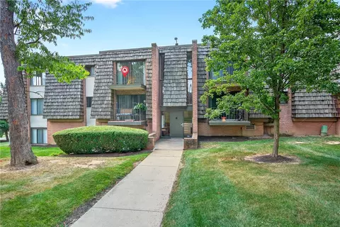 631 Forest Green Dr, Coraopolis, PA 15108