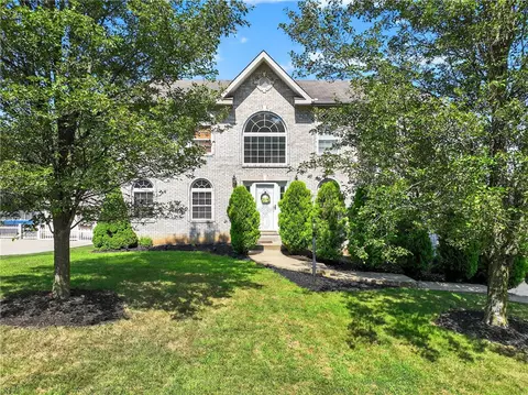1514 Laurel Ridge Dr, Crescent, PA 15046
