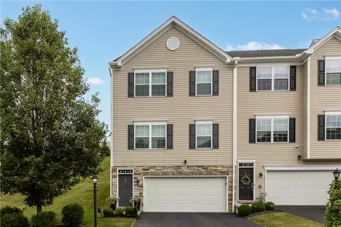668 Freedom Dr, Carnegie, PA 15106