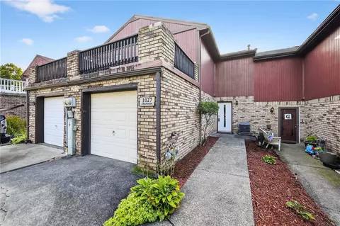 1027 Cranston Dr, Greensburg, PA 15601
