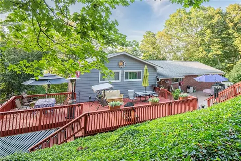 1182 Connoquenessing Ter, Ellwood City, PA 16117