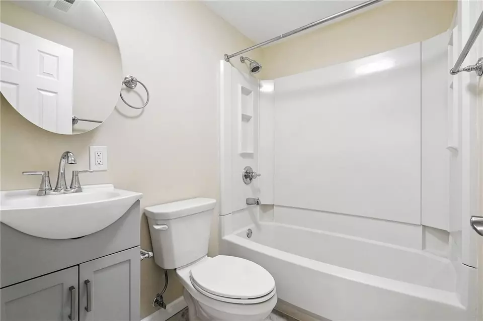 Bath - 448 Cedarville St, Pittsburgh, PA 15224 photo 2 of 2