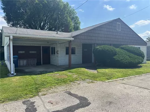 800 W Smithfield St #W, Mount Pleasant, PA 15666