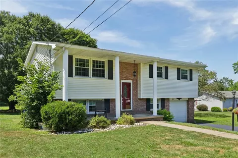 209 Catalina Dr, New Castle, PA 16105