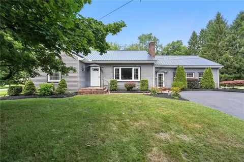 8 Stephen Dr, New Castle, PA 16105